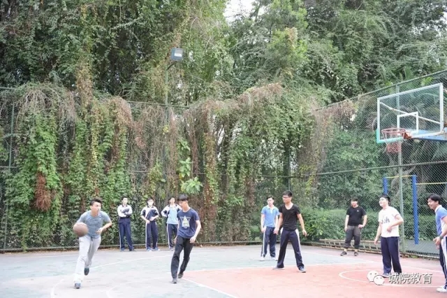 深圳城市學(xué)院高考復(fù)讀學(xué)校
